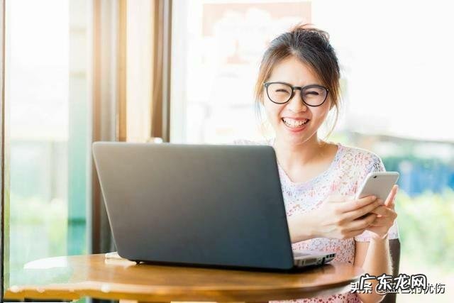 同事关系，男给女发黄色表情，女也不抗拒，男女分别是什么心态？