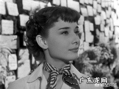 如何用一根丝巾“C位出道”？