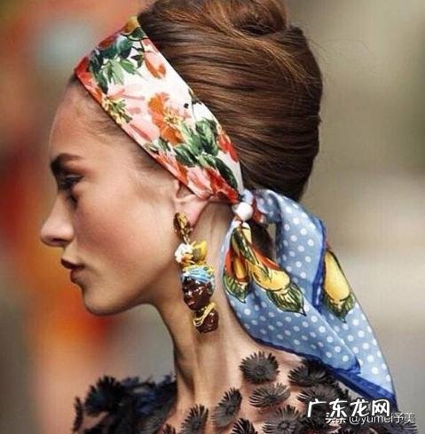 如何用一根丝巾“C位出道”?