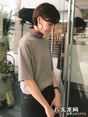 如何用一根丝巾“C位出道”?