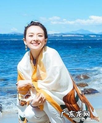 如何用一根丝巾“C位出道”？