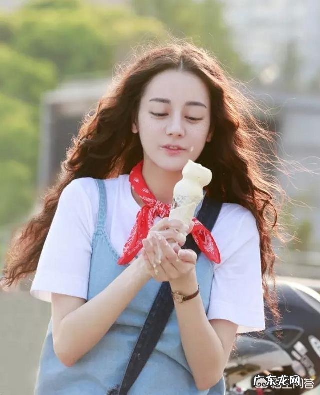 如何用一根丝巾“C位出道”？