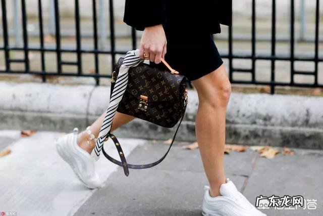 如何用一根丝巾“C位出道”？