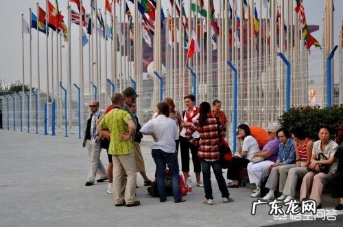 有些人让国人出国要遵守当地的风俗习惯,外国人来了还要我们尊重他们的风俗,什么心态?