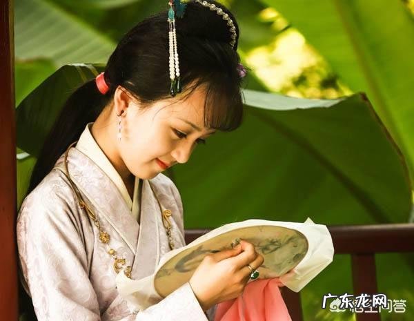 《红楼梦》中“宝黛初会”为两人的爱情定下了什么基调?