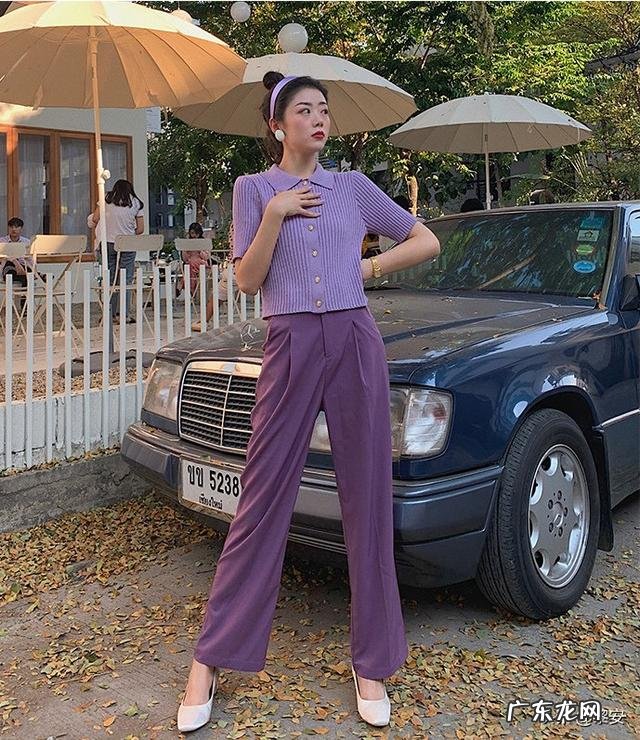 深紫色扩腿裤应该怎么搭配?
