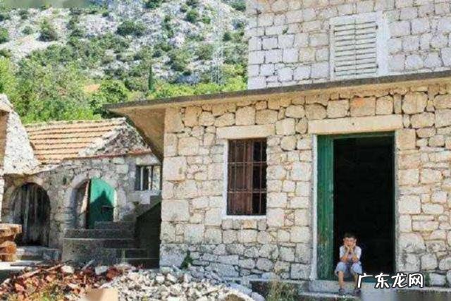 俗语“一户开两门 家里大门多了风水好吗