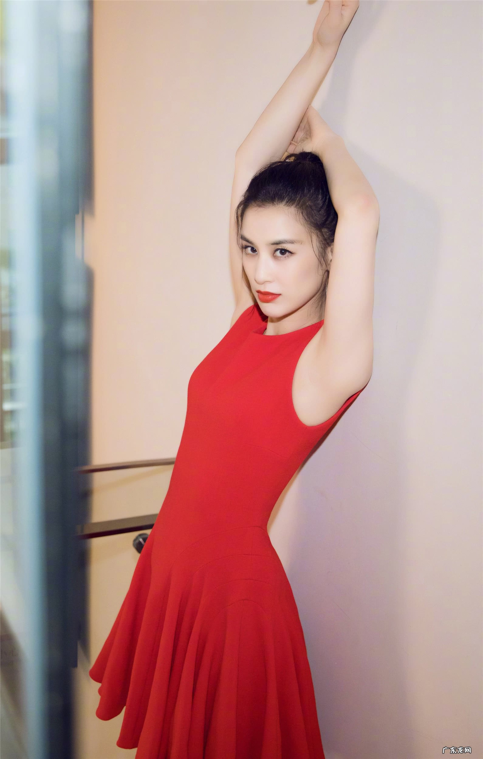 黄圣依的隐忍人生和她背后深爱的一个重要男人 黄圣依个人资料简历简介