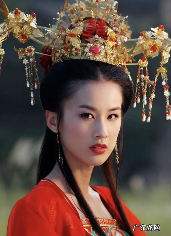 黄圣依的隐忍人生和她背后深爱的一个重要男人 黄圣依个人资料简历简介