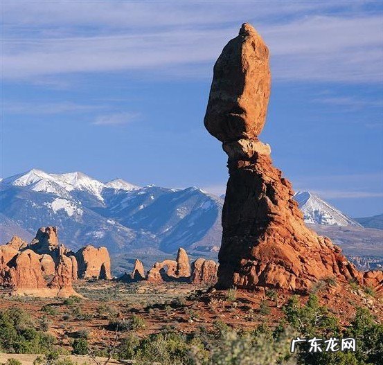 那块峭立的岩石 什么的岩石