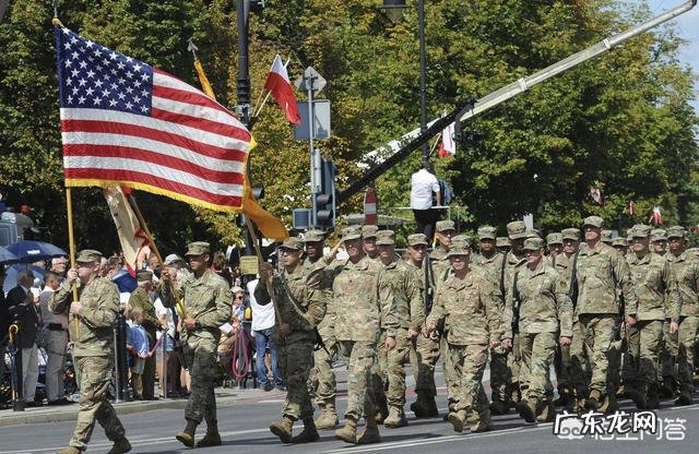 美国年轻人参军入伍到底图什么？