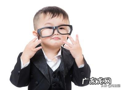 小孩子配眼镜去医院好还是眼镜店好?