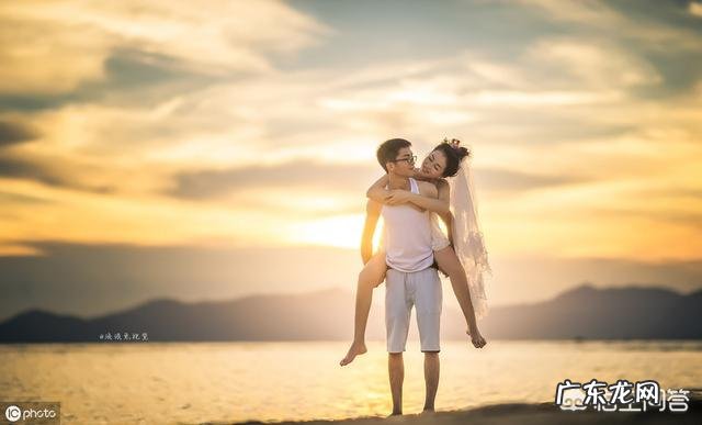 结婚是主要看经济条件还是相信爱情呢?