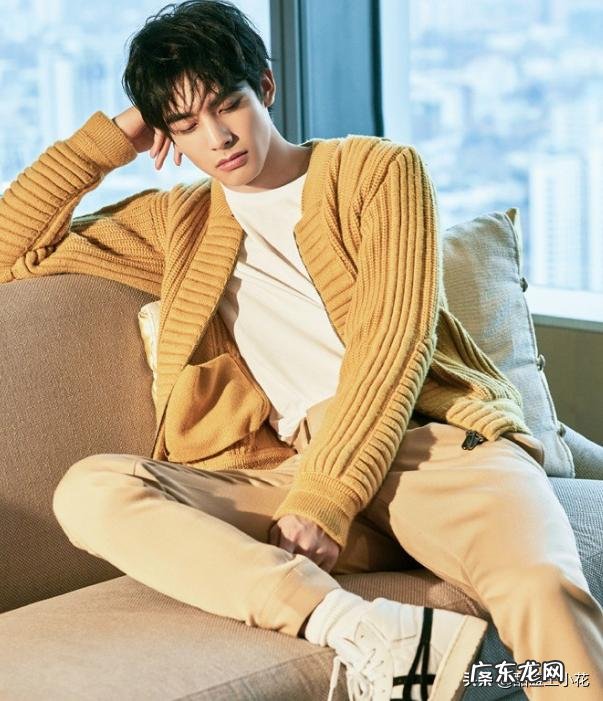 温柔的针织开衫,应该怎么搭配?有没有好看的搭配推荐?