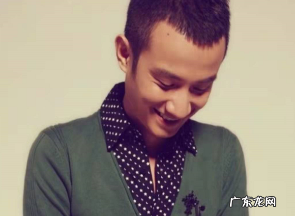 文章暴瘦被指认不出戴大金链子现身乡间为电影卖力宣传遭吐槽 文章个人资料介绍