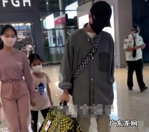 文章暴瘦被指认不出戴大金链子现身乡间为电影卖力宣传遭吐槽 文章个人资料介绍