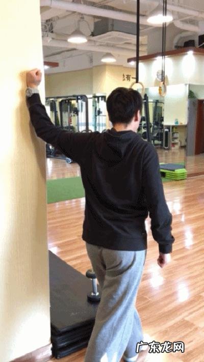 小时候穿背背佳的人,现在还驼背吗?