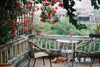 阳台正对路口会有枪口煞吗 办公室阳台面对路风水