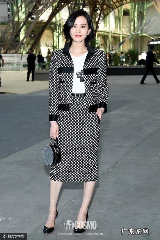 秋冬应该选择哪样的裙子显时髦呢?