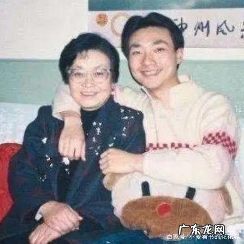 央视新闻联播主播康辉他的故事远比你想象的悲伤 康辉个人资料简介个人简历