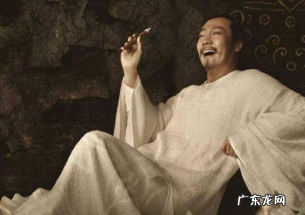 李白的钱哪来的上热搜诗中的玉盘珍馐金樽都怎么翻译 玉盘珍羞直万钱上一句