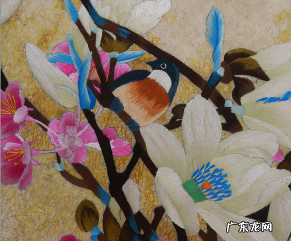 餐厅挂幅“吉祥花鸟” 餐厅墙用艺术玻璃玉兰花看风水