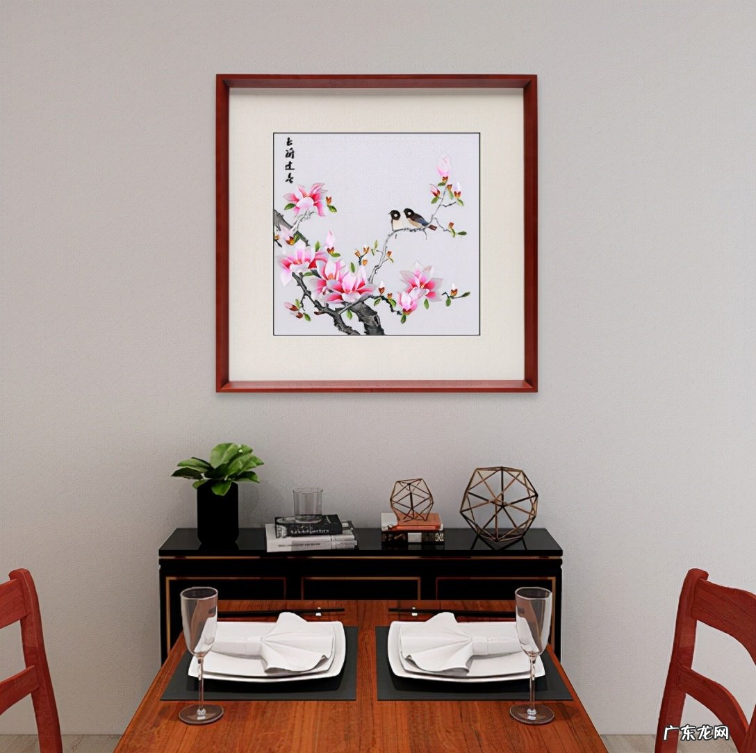 餐厅挂幅“吉祥花鸟” 餐厅墙用艺术玻璃玉兰花看风水