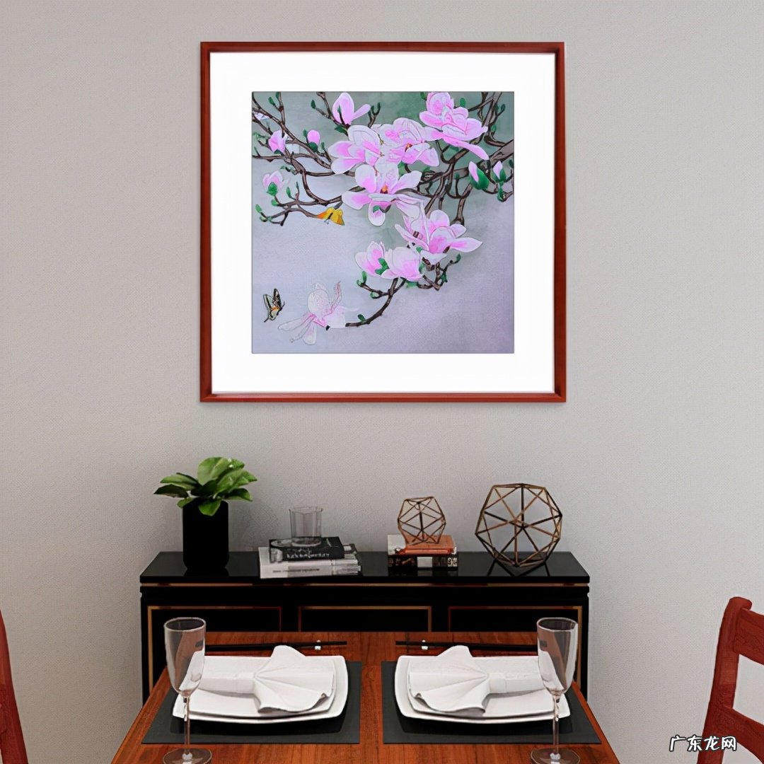 餐厅挂幅“吉祥花鸟” 餐厅墙用艺术玻璃玉兰花看风水