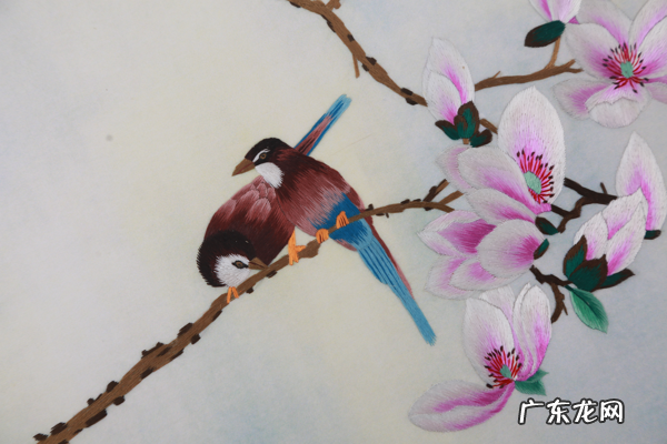 餐厅挂幅“吉祥花鸟” 餐厅墙用艺术玻璃玉兰花看风水