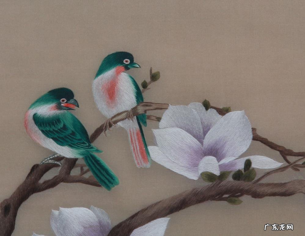 餐厅挂幅“吉祥花鸟” 餐厅墙用艺术玻璃玉兰花看风水