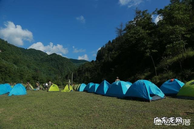在野外应该如何选择宿营地址?