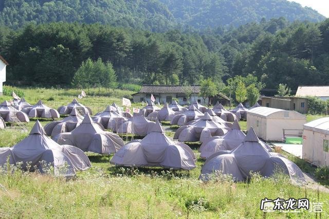 在野外应该如何选择宿营地址?