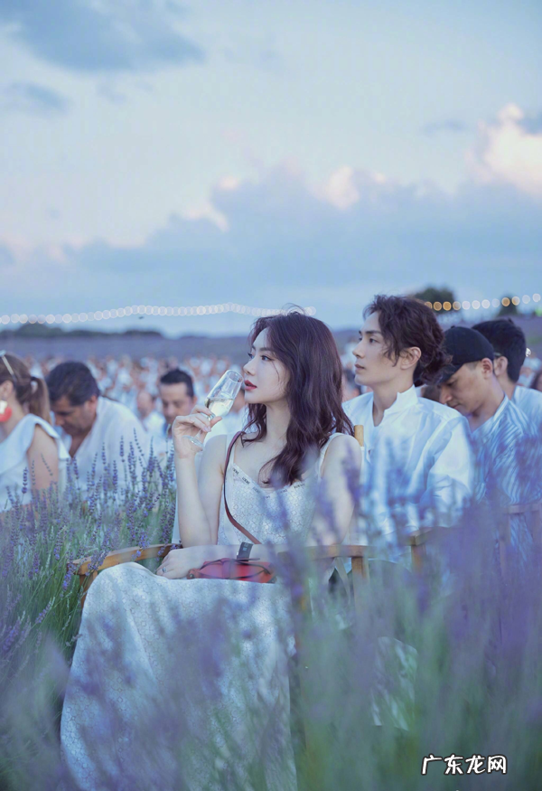 舔屏时间丨斤的戚薇你敢相信吗 戚薇个人资料及图片