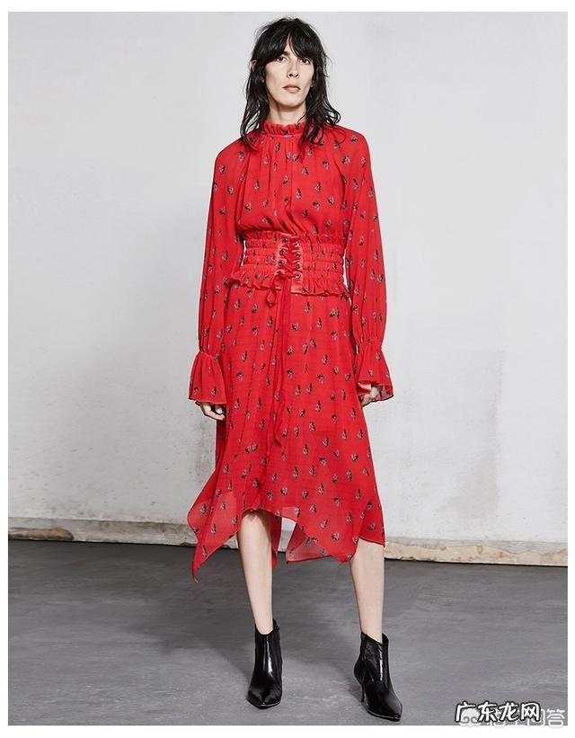 穿连衣裙搭配什么鞋子更时尚?一定要穿高跟鞋么?