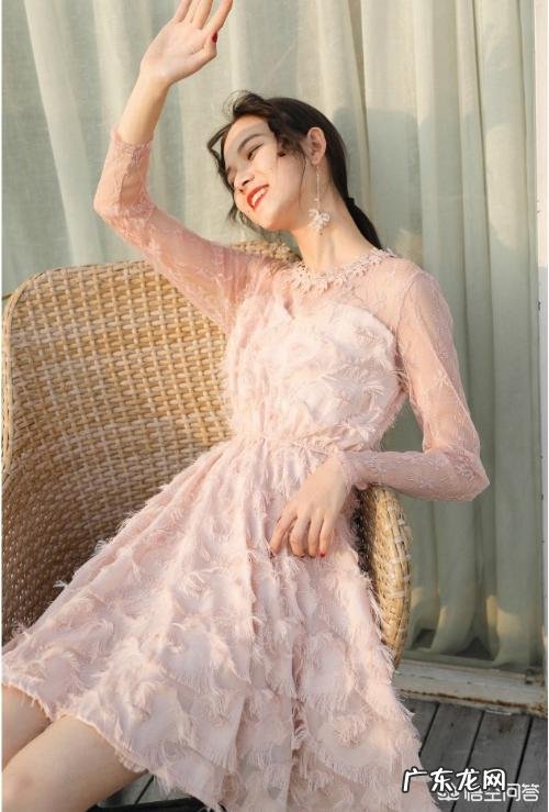 能不能给我推荐一些好看的小裙子啊,连衣裙半身裙都可以,长短也没有多大要求?