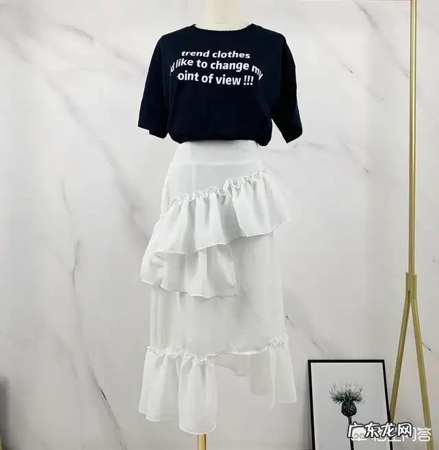 能不能给我推荐一些好看的小裙子啊,连衣裙半身裙都可以,长短也没有多大要求?