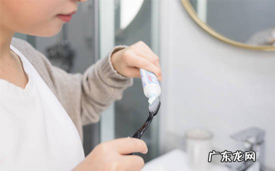 一天至少需要刷几次牙?