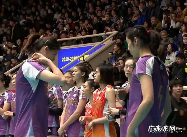 女排总决赛首轮,天津女排仅耗时70分钟便战胜上海,把王之腾都看得静止了,你怎么看?