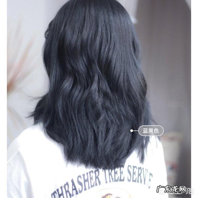 皮肤偏黑的女生染什么颜色的头发比较好？