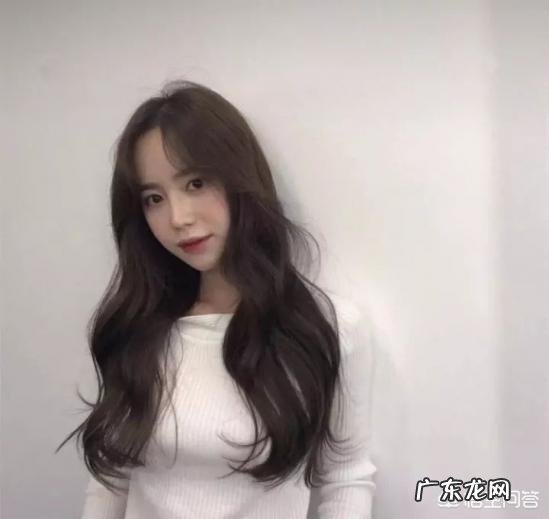 皮肤偏黑的女生染什么颜色的头发比较好?