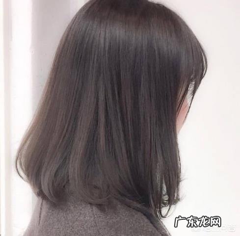 皮肤偏黑的女生染什么颜色的头发比较好?