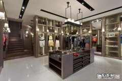 专卖店女服装店铺的橱窗展柜怎样设计？