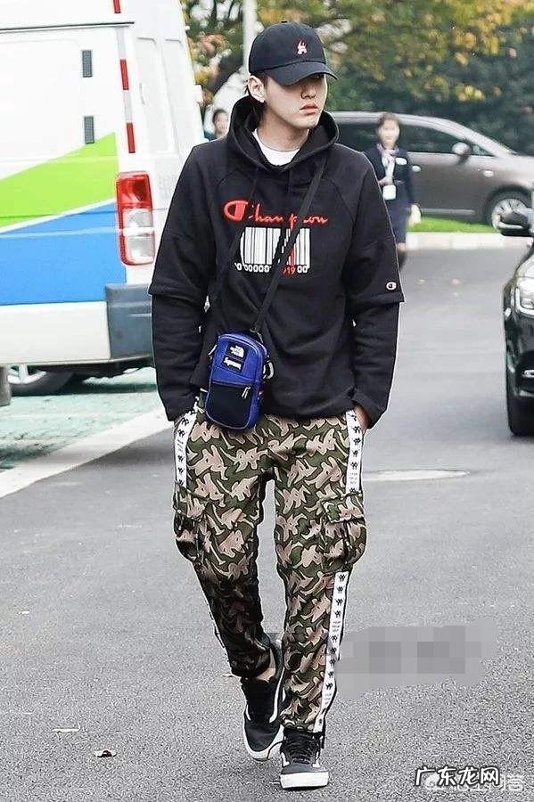 冬季穿迷彩裤应该配什么上衣和外套?