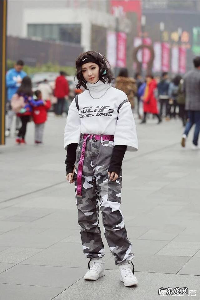 冬季穿迷彩裤应该配什么上衣和外套?