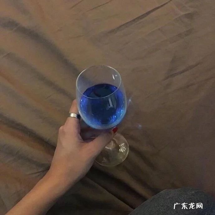 情人节晚安心语心情说说句子：谈恋爱嘛，不就图个伤心 情人节心情