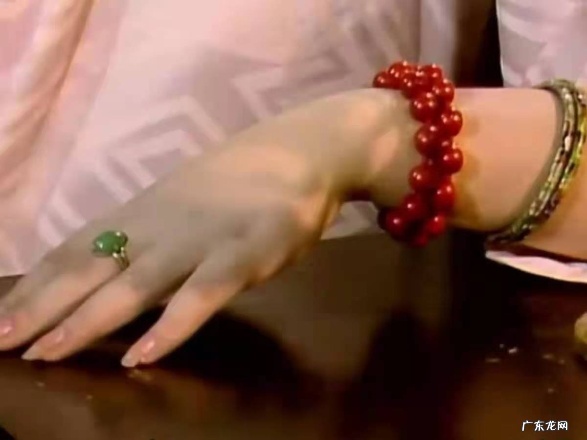 与手有关的词语 描写手的词语一个字