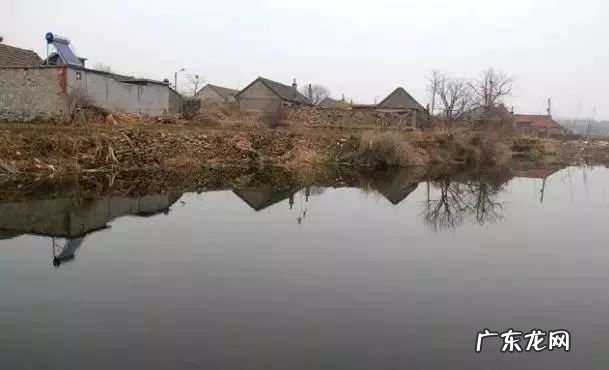 农村老话说“两边池塘中心路” 阳宅房屋顶雨水风水