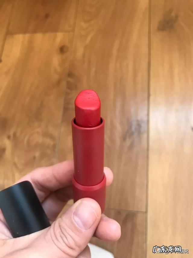 由于工作需要,上班时要画淡妆,有什么好的简单的化妆品或素颜霜可以推荐?