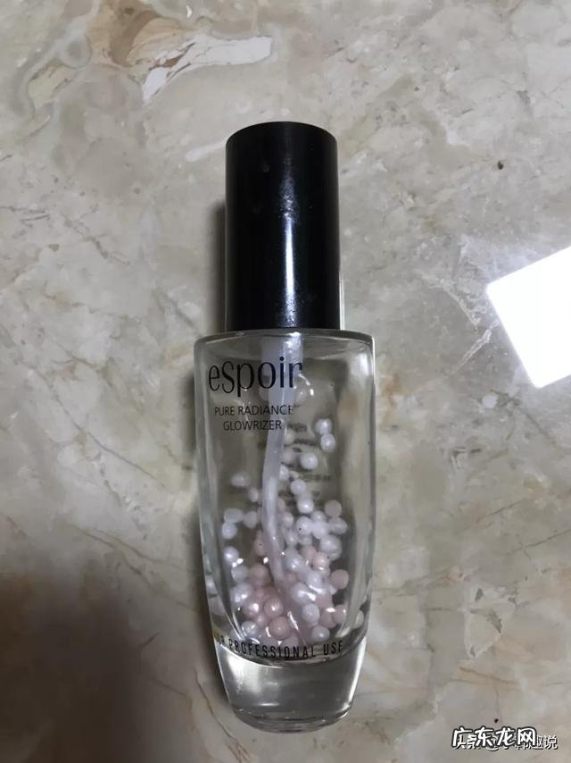 由于工作需要，上班时要画淡妆，有什么好的简单的化妆品或素颜霜可以推荐？