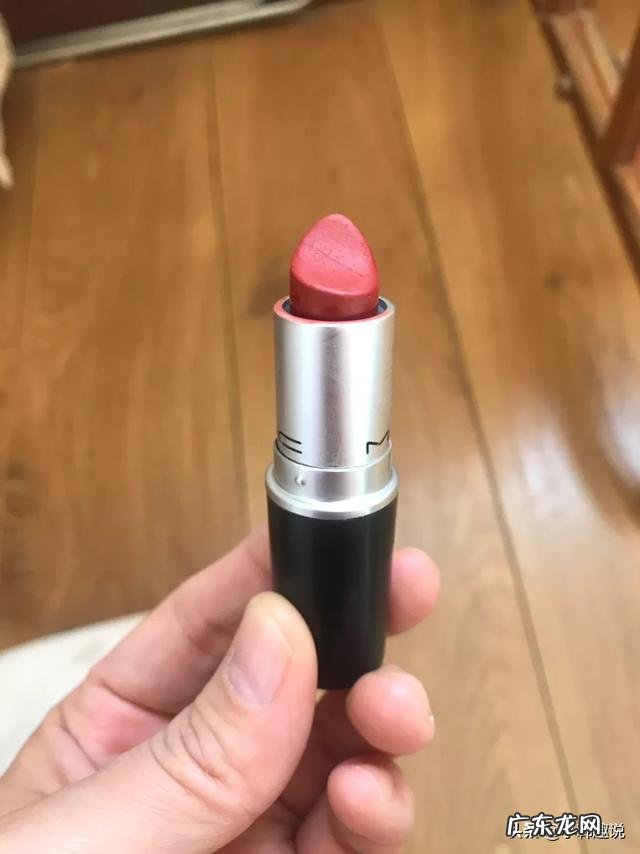 由于工作需要,上班时要画淡妆,有什么好的简单的化妆品或素颜霜可以推荐?